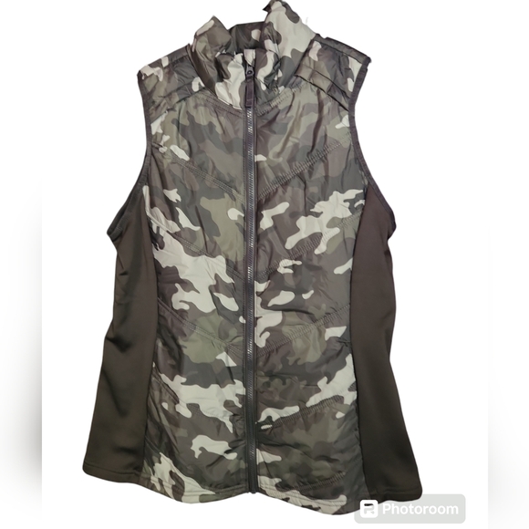AVIA Camo Vest - Picture 1 of 11